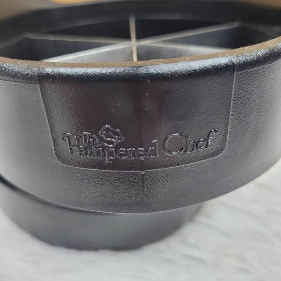 Pampered Chef Veggie Wedger - Picture 2 of 5